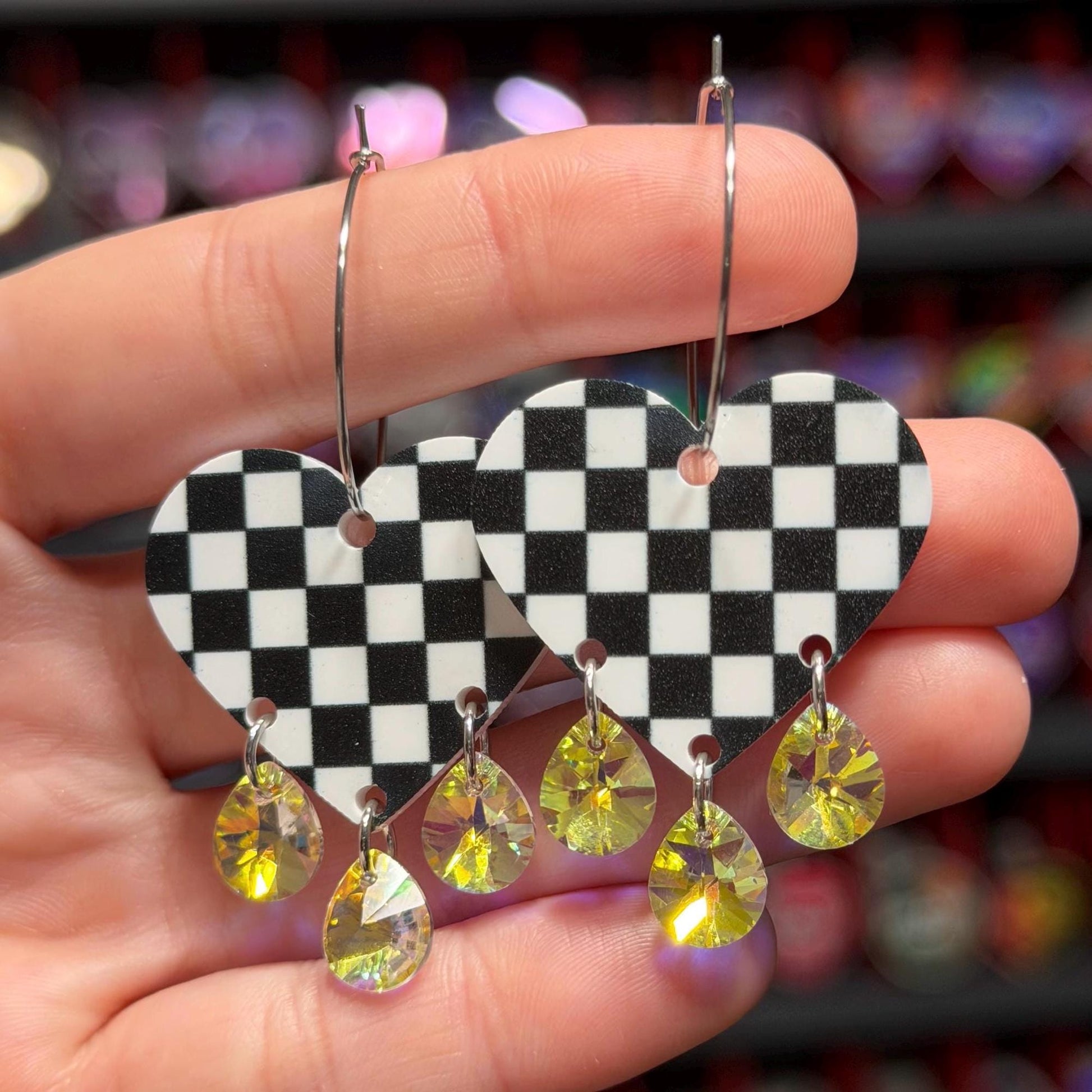 Checkered Print Gemstone Dangly Heart Acrylic Earrings