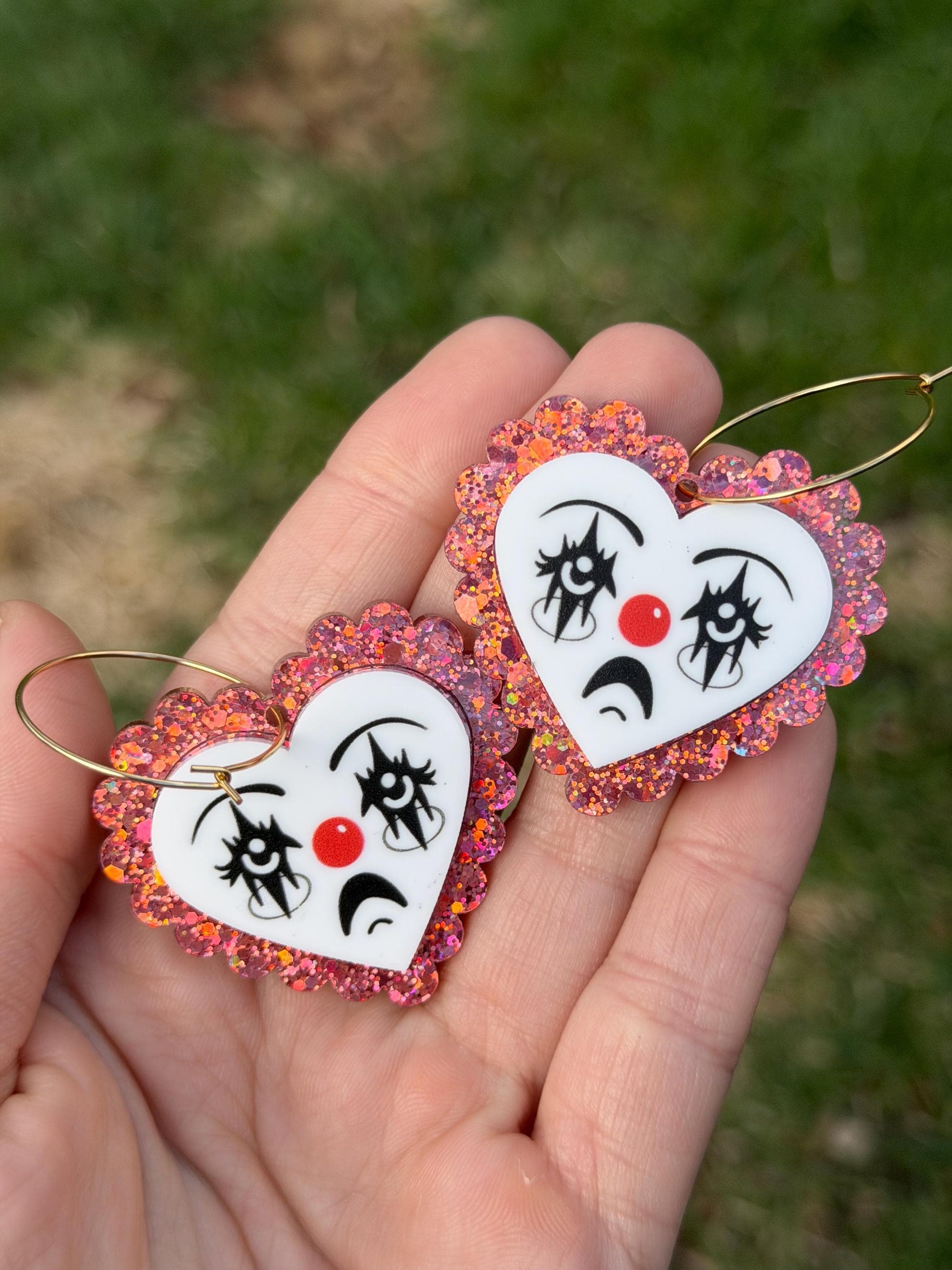 Scalloped Acrylic Clown Face Heart Hoop Earrings: Pink