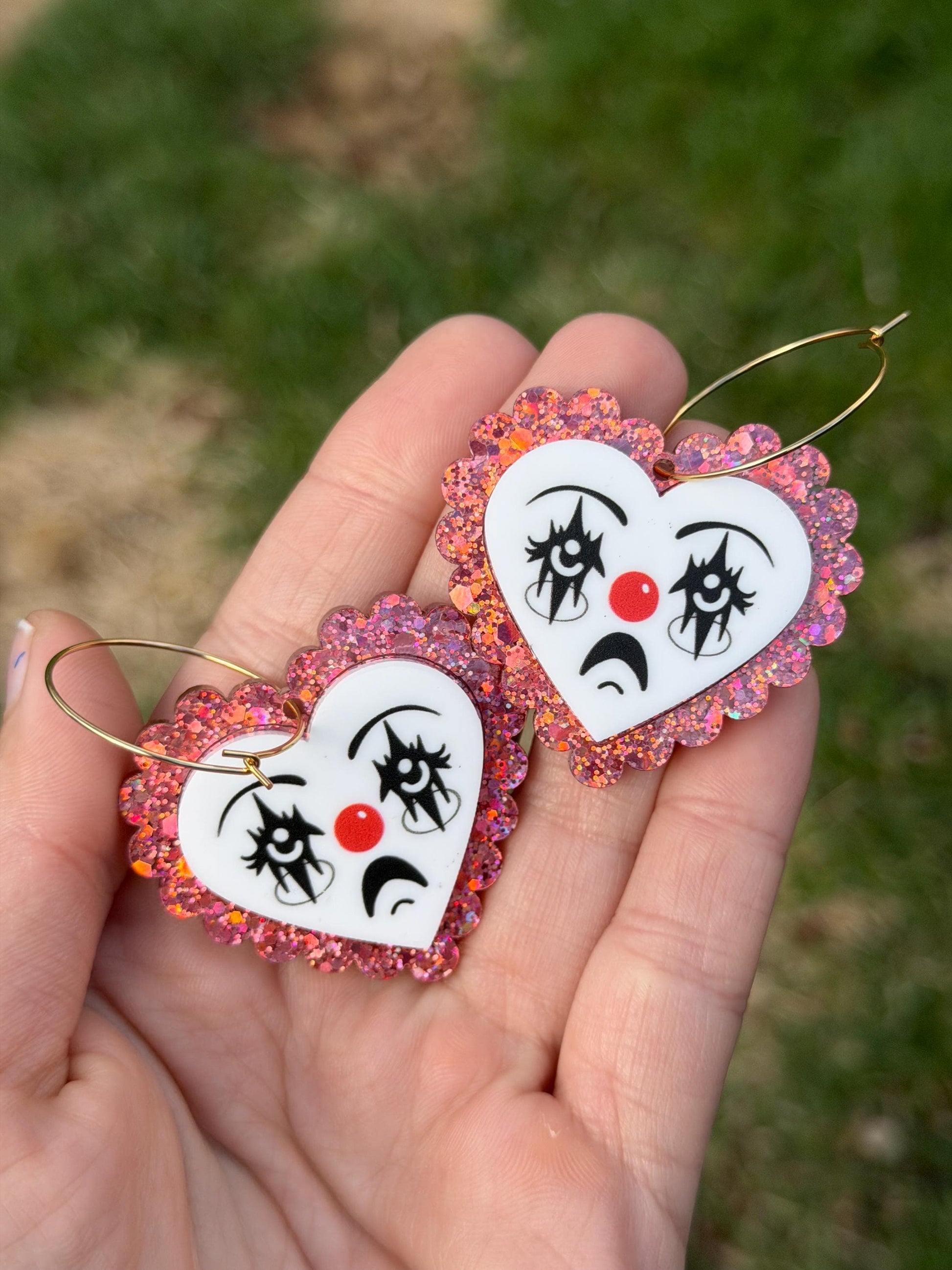 Scalloped Acrylic Clown Face Heart Hoop Earrings: Pink